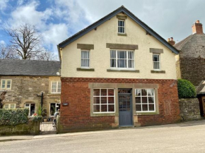 Pet-Friendly cottage in quaint village setting